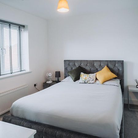 Апартаменты Deluxe 2 Bed Flat In Patchway Near Aztec West And Cribbs Causeway Бристоль Экстерьер фото
