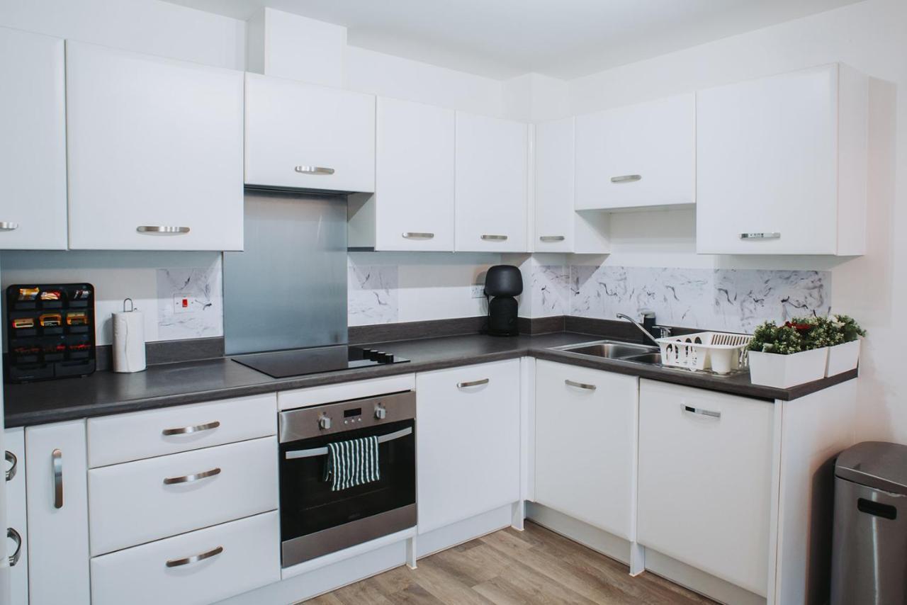 Апартаменты Deluxe 2 Bed Flat In Patchway Near Aztec West And Cribbs Causeway Бристоль Экстерьер фото